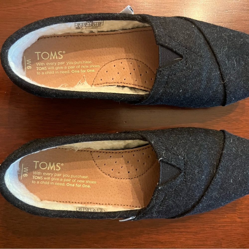 TOMS Women’s Black Woolen Slip-On Shoes